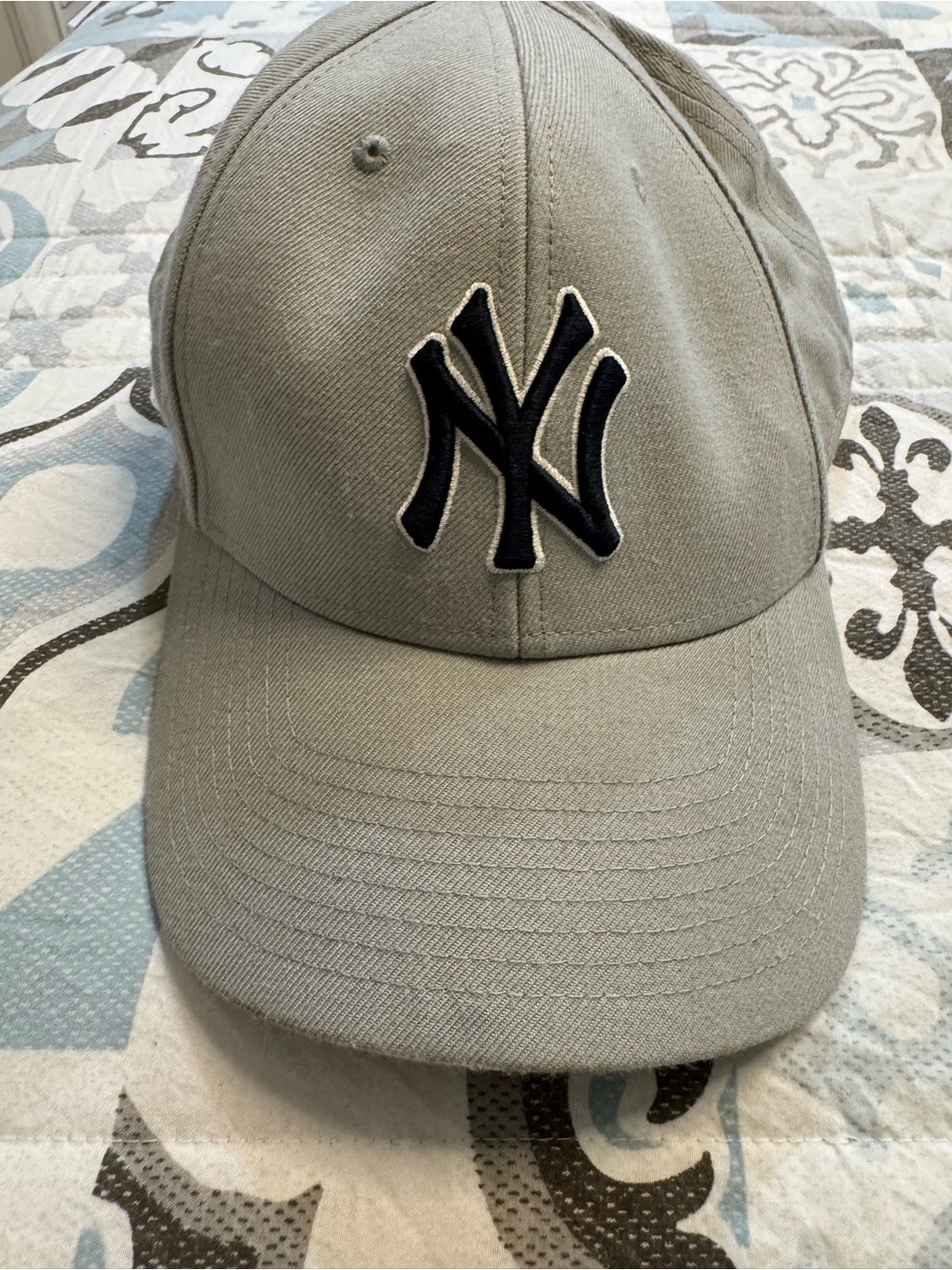New York Yankee Baseball Cap - Gray